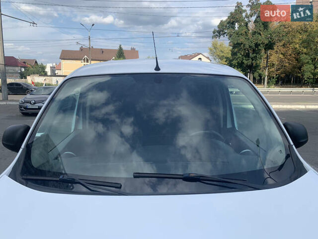 Білий Рено Кєнгу, об'ємом двигуна 1.46 л та пробігом 273 тис. км за 6000 $, фото 7 на Automoto.ua