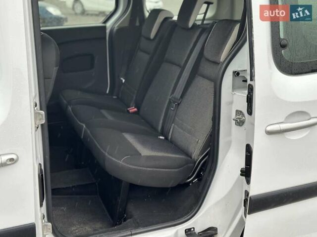 Белый Рено Кенгу, объемом двигателя 1.5 л и пробегом 255 тыс. км за 9800 $, фото 30 на Automoto.ua