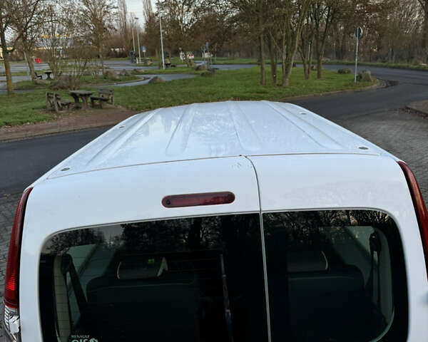 Белый Рено Кенгу, объемом двигателя 1.5 л и пробегом 186 тыс. км за 10699 $, фото 41 на Automoto.ua