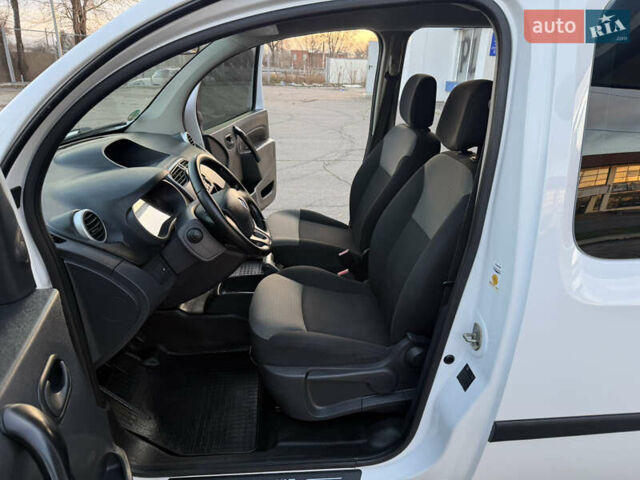 Белый Рено Кенгу, объемом двигателя 1.5 л и пробегом 190 тыс. км за 11799 $, фото 66 на Automoto.ua