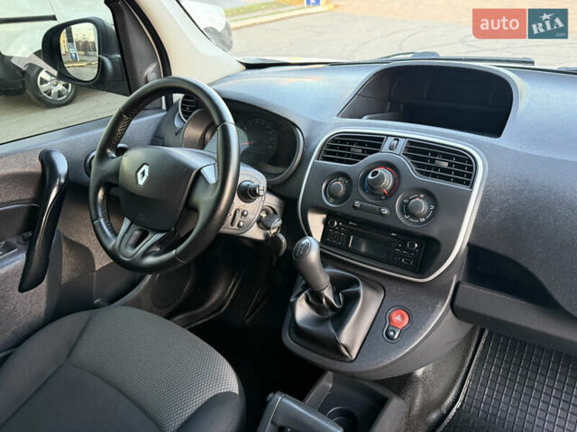 Белый Рено Кенгу, объемом двигателя 1.5 л и пробегом 190 тыс. км за 11799 $, фото 4 на Automoto.ua