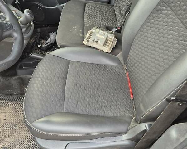 Белый Рено Кенгу, объемом двигателя 1.5 л и пробегом 290 тыс. км за 2500 $, фото 4 на Automoto.ua