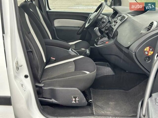 Белый Рено Кенгу, объемом двигателя 1.5 л и пробегом 255 тыс. км за 9800 $, фото 27 на Automoto.ua