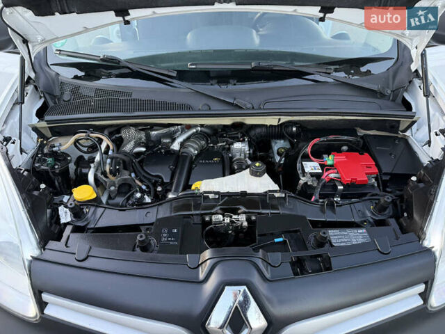 Белый Рено Кенгу, объемом двигателя 1.5 л и пробегом 190 тыс. км за 11799 $, фото 86 на Automoto.ua