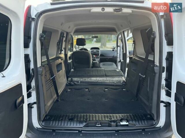 Белый Рено Кенгу, объемом двигателя 1.5 л и пробегом 173 тыс. км за 11600 $, фото 80 на Automoto.ua