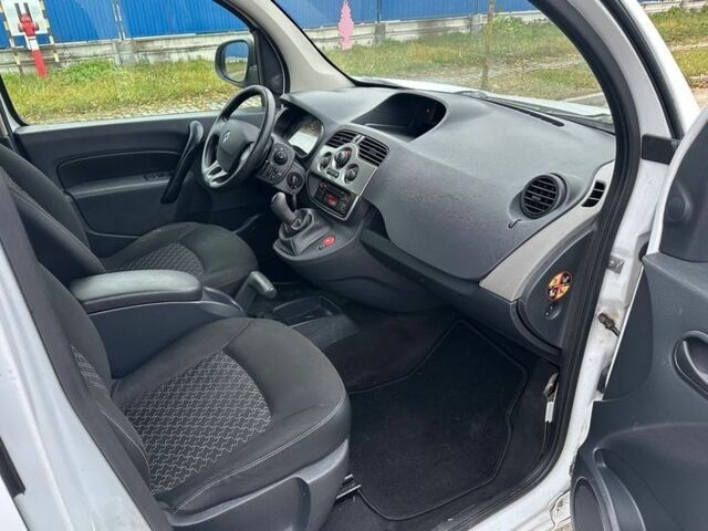 Белый Рено Кенгу, объемом двигателя 1.5 л и пробегом 204 тыс. км за 7900 $, фото 16 на Automoto.ua