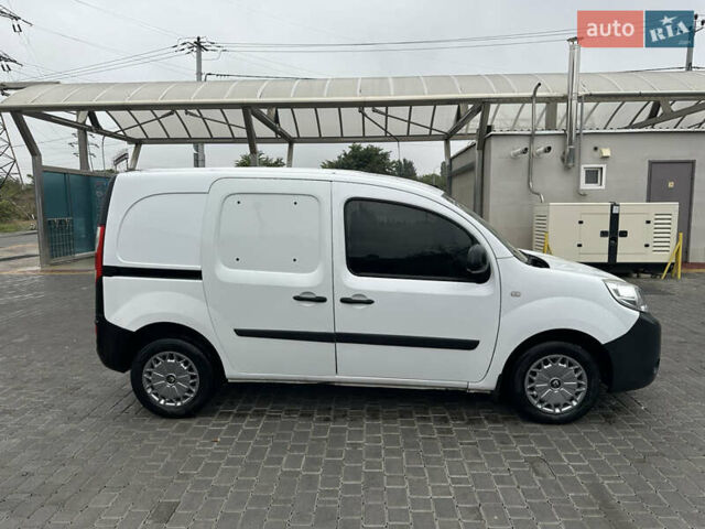 Белый Рено Кенгу, объемом двигателя 1.5 л и пробегом 237 тыс. км за 6300 $, фото 1 на Automoto.ua