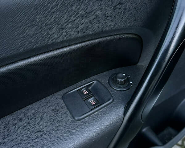 Белый Рено Кенгу, объемом двигателя 1.5 л и пробегом 186 тыс. км за 10699 $, фото 88 на Automoto.ua