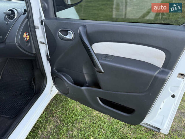 Белый Рено Кенгу, объемом двигателя 1.46 л и пробегом 215 тыс. км за 9800 $, фото 36 на Automoto.ua