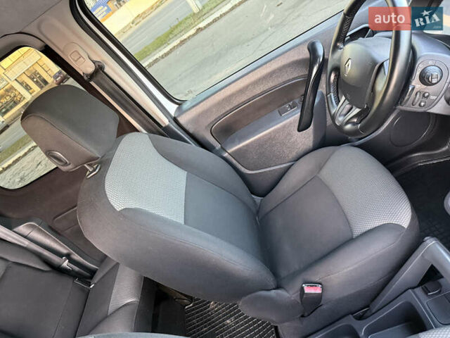 Белый Рено Кенгу, объемом двигателя 1.5 л и пробегом 190 тыс. км за 11799 $, фото 45 на Automoto.ua