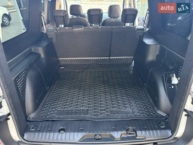 Белый Рено Кенгу, объемом двигателя 1.5 л и пробегом 190 тыс. км за 11799 $, фото 70 на Automoto.ua