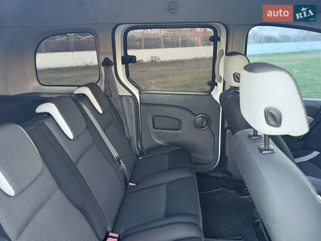 Белый Рено Кенгу, объемом двигателя 1.46 л и пробегом 215 тыс. км за 9800 $, фото 34 на Automoto.ua