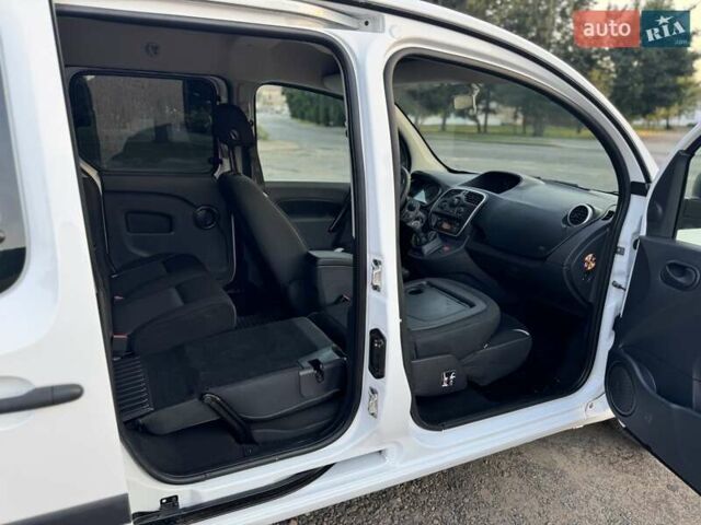 Белый Рено Кенгу, объемом двигателя 1.5 л и пробегом 173 тыс. км за 11600 $, фото 75 на Automoto.ua