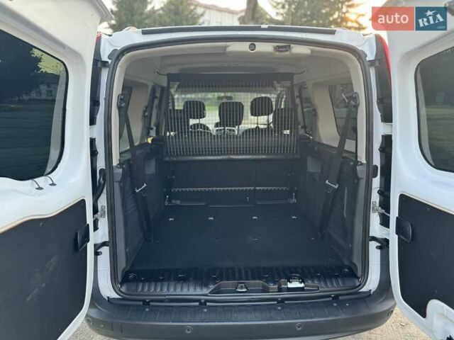 Белый Рено Кенгу, объемом двигателя 1.5 л и пробегом 173 тыс. км за 11600 $, фото 55 на Automoto.ua