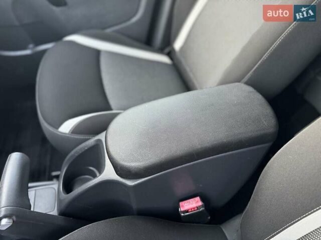 Белый Рено Кенгу, объемом двигателя 1.5 л и пробегом 173 тыс. км за 11600 $, фото 33 на Automoto.ua