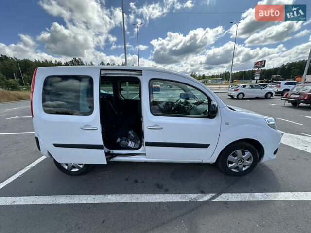 Белый Рено Кенгу, объемом двигателя 0 л и пробегом 256 тыс. км за 10100 $, фото 4 на Automoto.ua