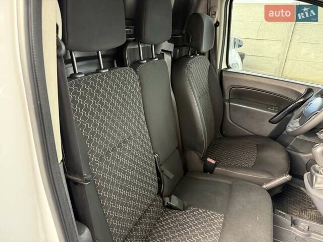 Рено Кєнгу 2014 у Одесі на Automoto.ua Білий Рено Кєнгу, об'ємом двигуна 1.5 л та пробігом 217 тис. км за 7500 $, фото 19 на Automoto.ua