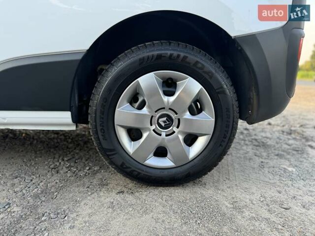 Белый Рено Кенгу, объемом двигателя 1.5 л и пробегом 173 тыс. км за 11600 $, фото 49 на Automoto.ua