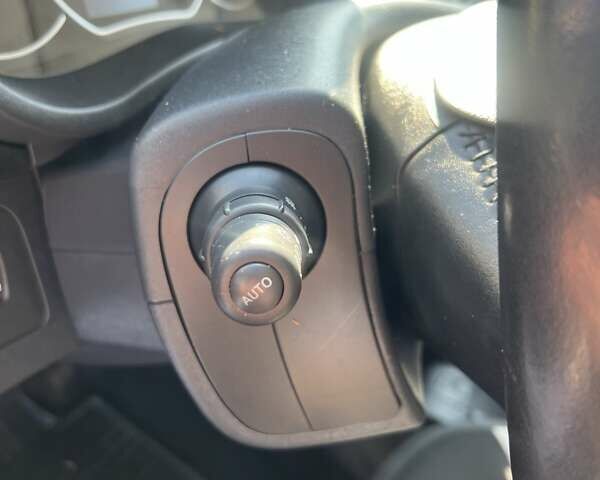 Белый Рено Кенгу, объемом двигателя 1.5 л и пробегом 220 тыс. км за 10800 $, фото 25 на Automoto.ua