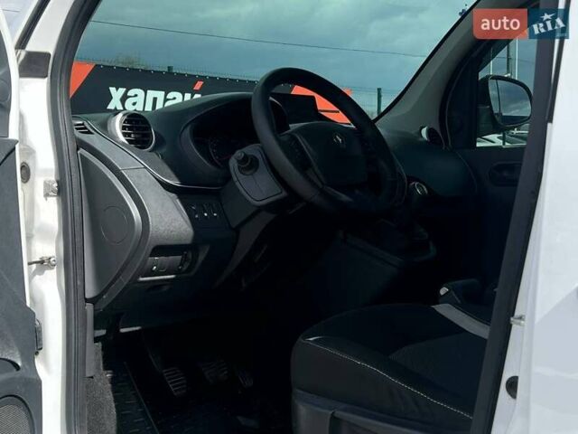 Білий Рено Кєнгу, об'ємом двигуна 1.5 л та пробігом 247 тис. км за 8800 $, фото 13 на Automoto.ua