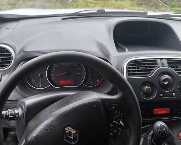 Белый Рено Кенгу, объемом двигателя 1.46 л и пробегом 385 тыс. км за 4200 $, фото 6 на Automoto.ua