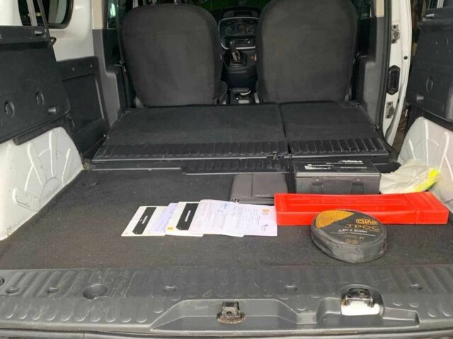 Білий Рено Кєнгу, об'ємом двигуна 1.5 л та пробігом 218 тис. км за 9700 $, фото 13 на Automoto.ua