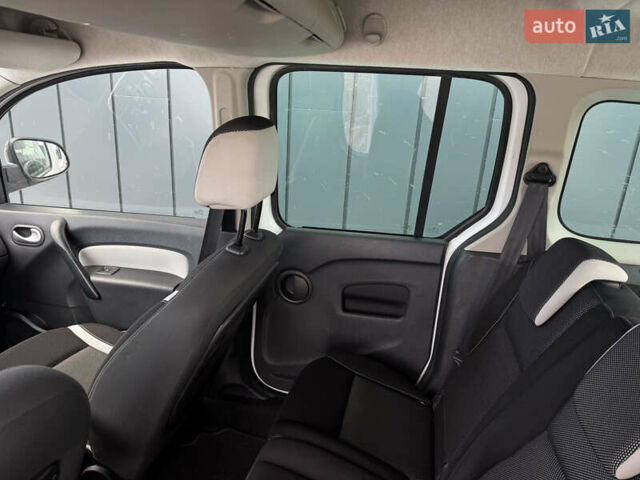 Білий Рено Кєнгу, об'ємом двигуна 1.5 л та пробігом 219 тис. км за 12499 $, фото 27 на Automoto.ua