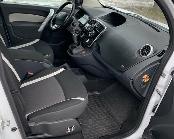 Белый Рено Кенгу, объемом двигателя 1.46 л и пробегом 195 тыс. км за 10600 $, фото 2 на Automoto.ua