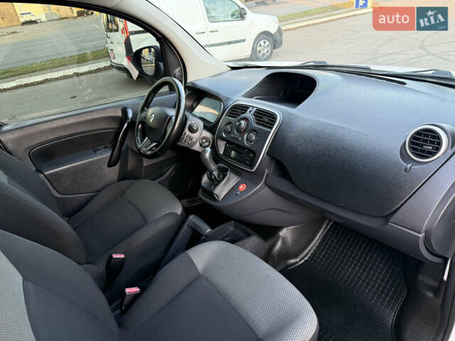 Белый Рено Кенгу, объемом двигателя 1.5 л и пробегом 190 тыс. км за 11799 $, фото 42 на Automoto.ua