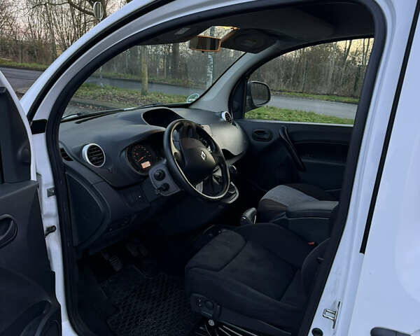 Белый Рено Кенгу, объемом двигателя 1.5 л и пробегом 186 тыс. км за 10699 $, фото 60 на Automoto.ua