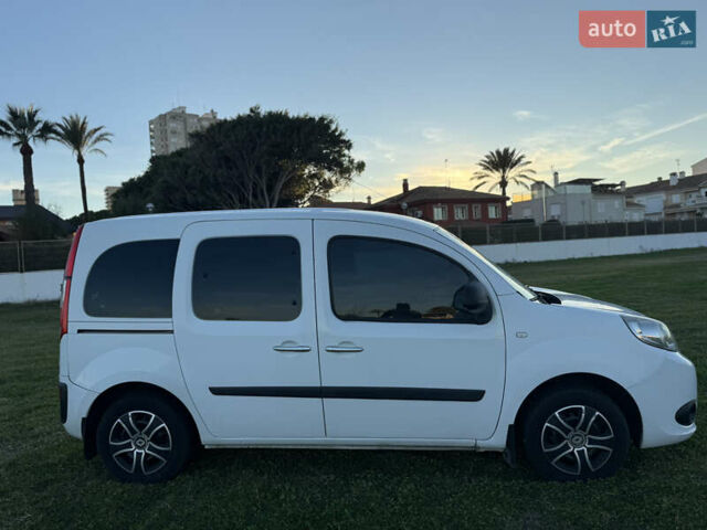 Белый Рено Кенгу, объемом двигателя 1.46 л и пробегом 215 тыс. км за 9800 $, фото 7 на Automoto.ua