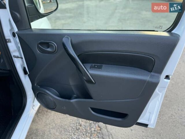 Белый Рено Кенгу, объемом двигателя 1.5 л и пробегом 173 тыс. км за 11600 $, фото 66 на Automoto.ua