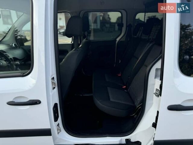 Белый Рено Кенгу, объемом двигателя 1.5 л и пробегом 173 тыс. км за 11600 $, фото 41 на Automoto.ua