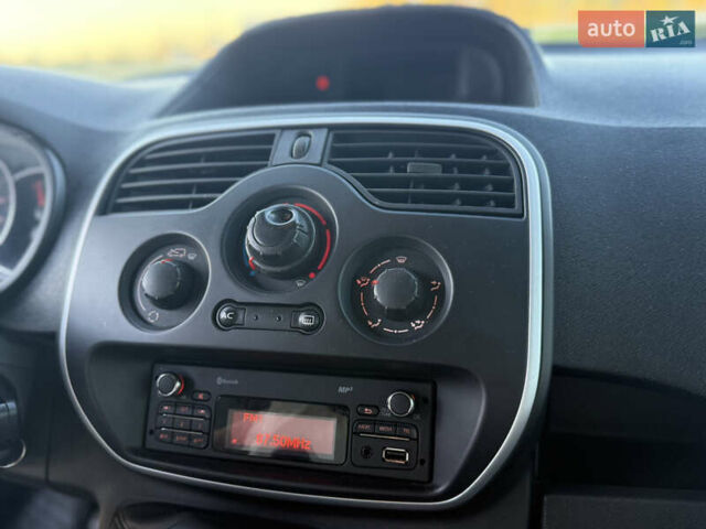 Белый Рено Кенгу, объемом двигателя 1.46 л и пробегом 215 тыс. км за 9800 $, фото 24 на Automoto.ua