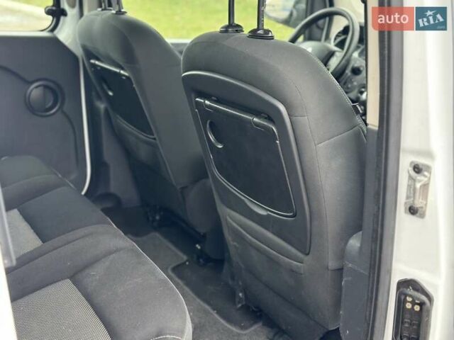 Белый Рено Кенгу, объемом двигателя 1.5 л и пробегом 255 тыс. км за 9800 $, фото 33 на Automoto.ua