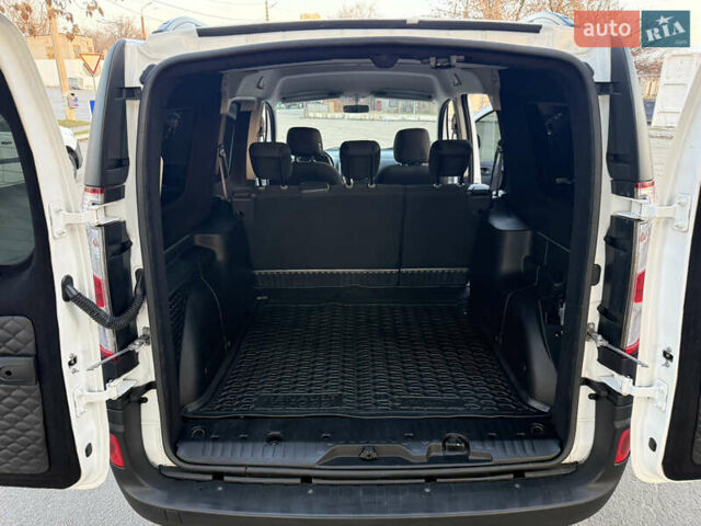 Белый Рено Кенгу, объемом двигателя 1.5 л и пробегом 190 тыс. км за 11799 $, фото 74 на Automoto.ua