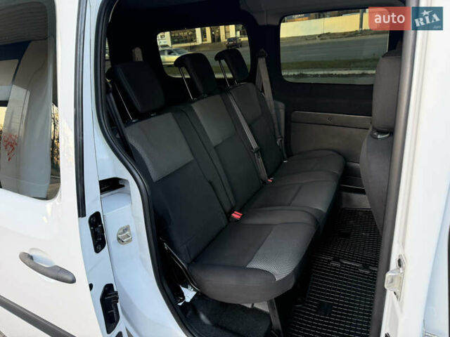 Белый Рено Кенгу, объемом двигателя 1.5 л и пробегом 190 тыс. км за 11799 $, фото 39 на Automoto.ua