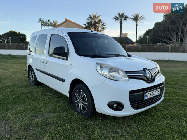 Белый Рено Кенгу, объемом двигателя 1.46 л и пробегом 215 тыс. км за 9800 $, фото 5 на Automoto.ua