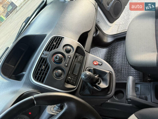 Белый Рено Кенгу, объемом двигателя 1.5 л и пробегом 190 тыс. км за 11799 $, фото 56 на Automoto.ua