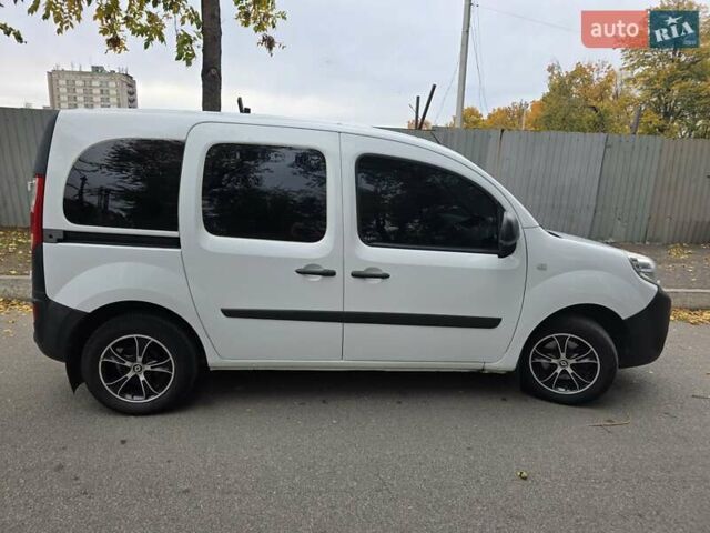 Белый Рено Кенгу, объемом двигателя 1.5 л и пробегом 207 тыс. км за 8800 $, фото 5 на Automoto.ua