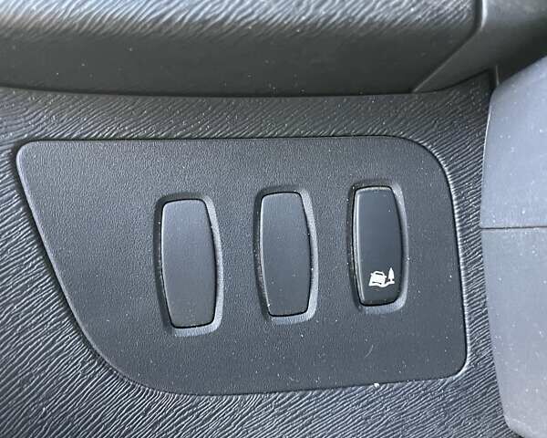 Белый Рено Кенгу, объемом двигателя 1.46 л и пробегом 330 тыс. км за 9500 $, фото 2 на Automoto.ua