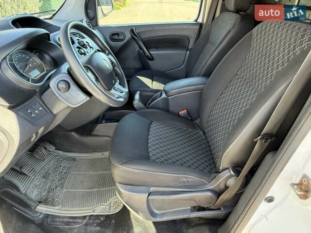 Белый Рено Кенгу, объемом двигателя 1.46 л и пробегом 230 тыс. км за 7300 $, фото 34 на Automoto.ua