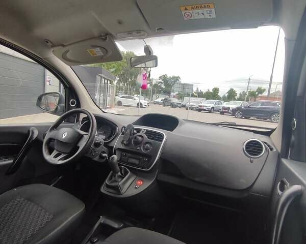 Белый Рено Кенгу, объемом двигателя 1.46 л и пробегом 326 тыс. км за 8800 $, фото 2 на Automoto.ua