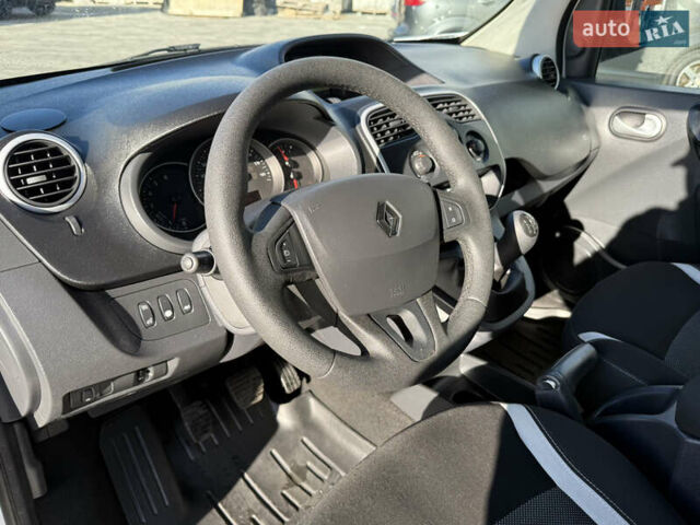 Белый Рено Кенгу, объемом двигателя 1.5 л и пробегом 235 тыс. км за 10900 $, фото 12 на Automoto.ua