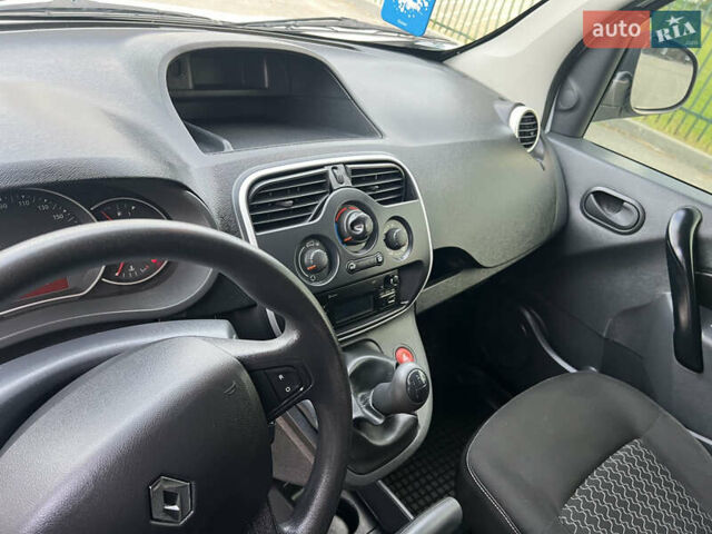 Белый Рено Кенгу, объемом двигателя 1.5 л и пробегом 207 тыс. км за 7800 $, фото 9 на Automoto.ua