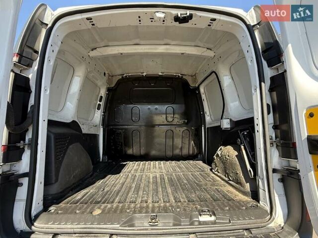 Белый Рено Кенгу, объемом двигателя 1.46 л и пробегом 230 тыс. км за 7300 $, фото 55 на Automoto.ua