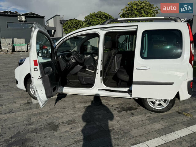Белый Рено Кенгу, объемом двигателя 1.5 л и пробегом 235 тыс. км за 10900 $, фото 8 на Automoto.ua