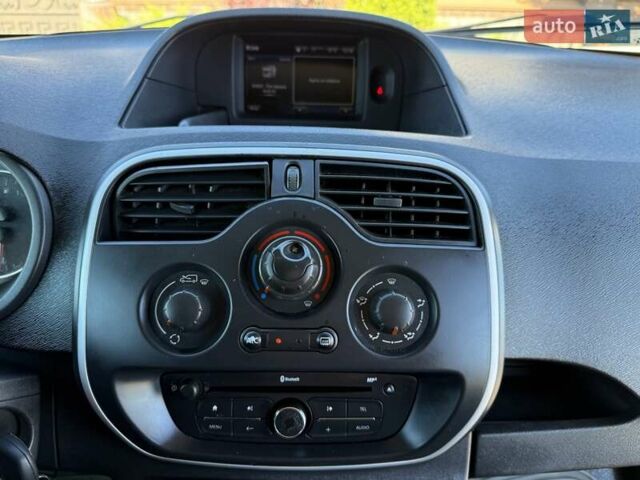 Белый Рено Кенгу, объемом двигателя 1.46 л и пробегом 230 тыс. км за 7300 $, фото 51 на Automoto.ua