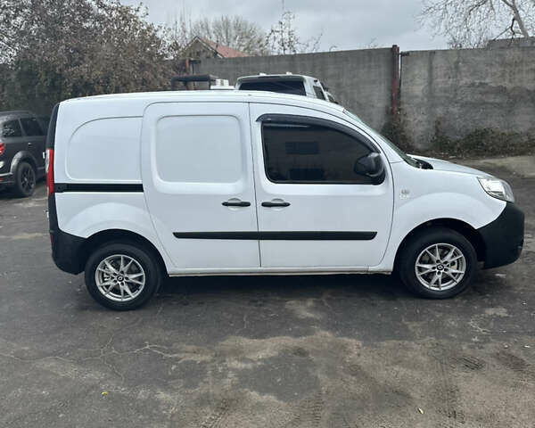 Белый Рено Кенгу, объемом двигателя 1.46 л и пробегом 295 тыс. км за 7500 $, фото 2 на Automoto.ua