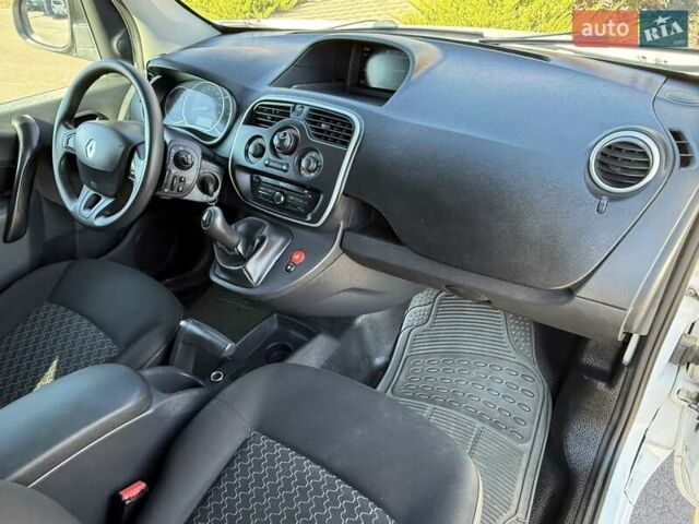 Белый Рено Кенгу, объемом двигателя 1.46 л и пробегом 230 тыс. км за 7300 $, фото 47 на Automoto.ua